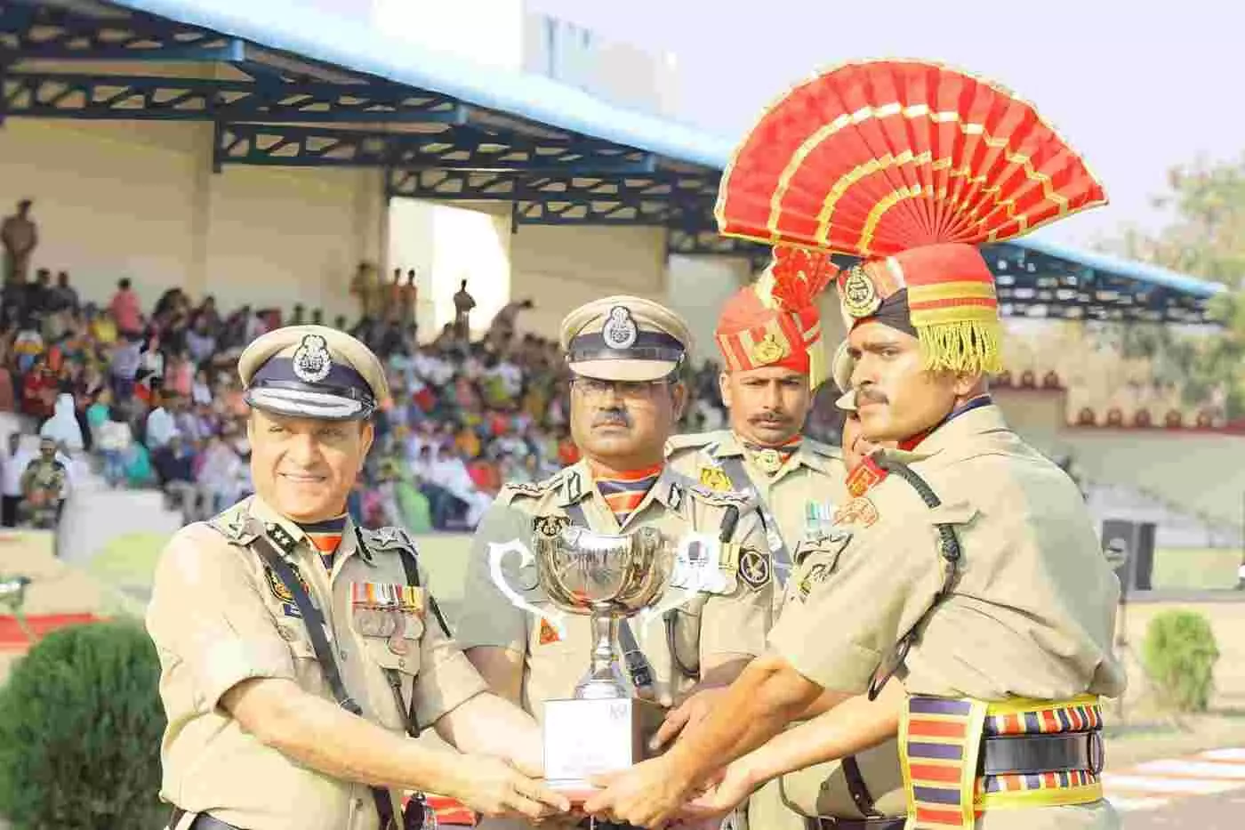 चाकूर में गूंजा भारत माता की जय: देश की सरहदों को मिले 334 नए जांबाज, बीएसएफ कैंप में भव्य दीक्षांत समारोह संपन्न चाकूर में गूंजा भारत माता की जय: देश की सरहदों को मिले 334 नए जांबाज, बीएसएफ कैंप में भव्य दीक्षांत समारोह संपन्न