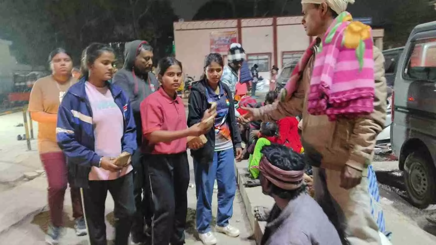 उज्जैन: मानवता की मिसाल, नन्ही लाडो के जन्मदिन पर तृप्त हुए सैकड़ों भूखे पेट; लाडो सेवा फाउंडेशन की अनूठी पहल उज्जैन: मानवता की मिसाल, नन्ही लाडो के जन्मदिन पर तृप्त हुए सैकड़ों भूखे पेट; लाडो सेवा फाउंडेशन की अनूठी पहल