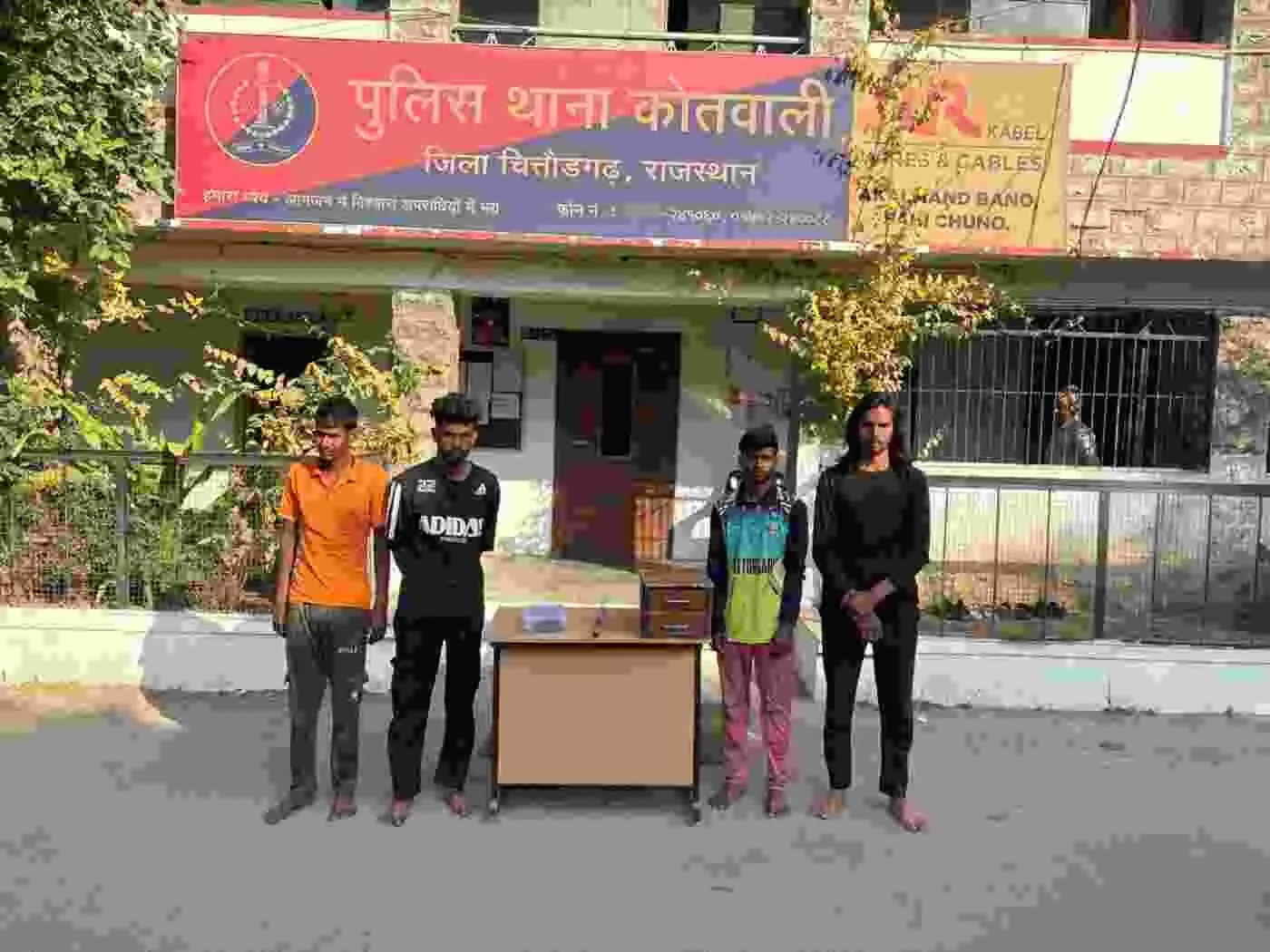 चित्तौड़गढ़ में पुलिस की बड़ी कार्रवाई: भोई नामधारी में दीवार फांडकर ने की थी गैंगस्टर नकबजनी की शिकायत, चार गिरफ्तार
