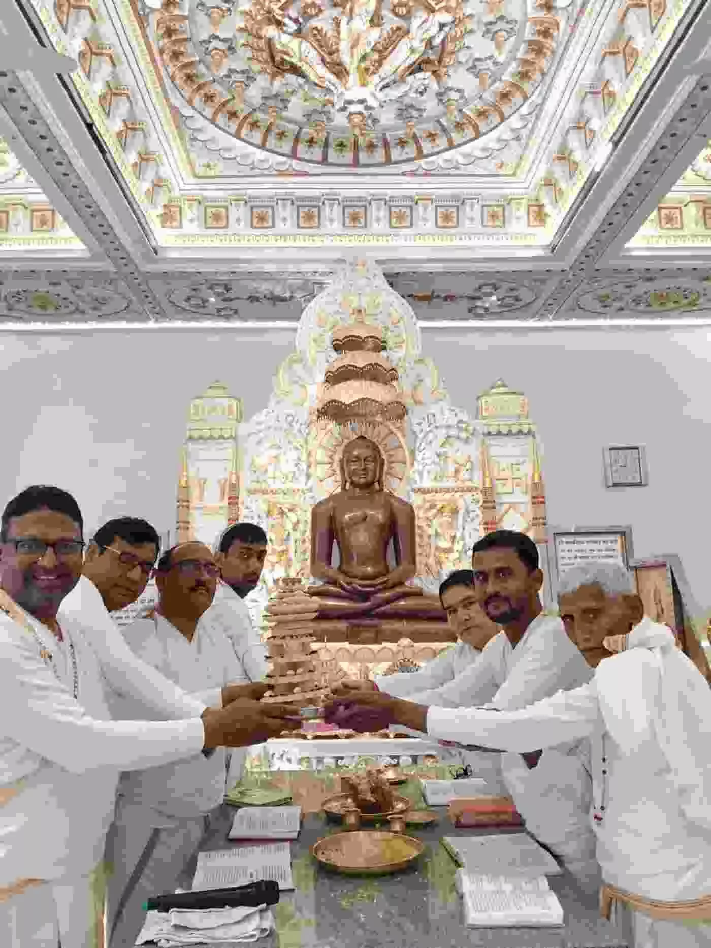 चित्तौड़गढ़ में आस्था का सैलाब: भगवान आदिनाथ के मोक्ष कल्याणक पर भक्ति भाव से चढ़ाया गया निर्वाण लाडू
