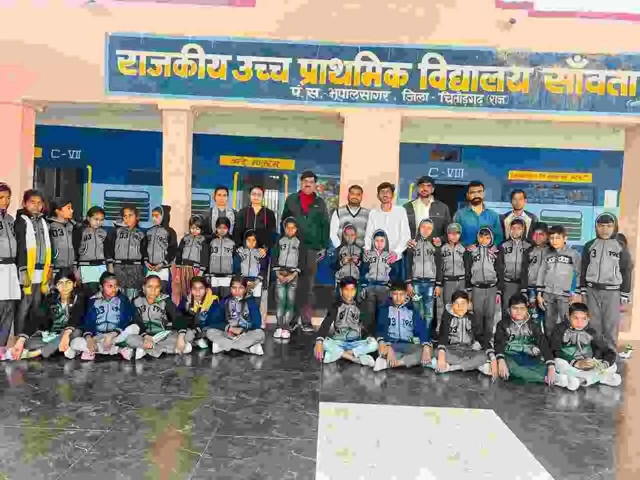Kankarwa: A government school teacher became an angel for 40 children in the bitter cold Kankarwa: A government school teacher became an angel for 40 children in the bitter cold
