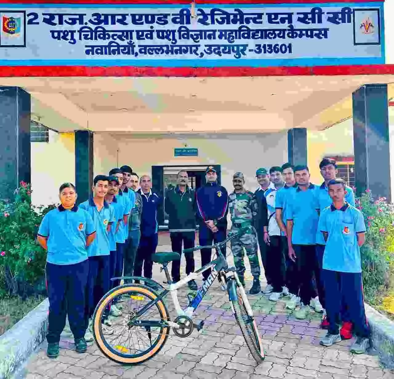 An NCC officer set an example by cycling 100 km non-stop on the Udaipur highway, giving a new mantra for Fit India. An NCC officer set an example by cycling 100 km non-stop on the Udaipur highway, giving a new mantra for Fit India.