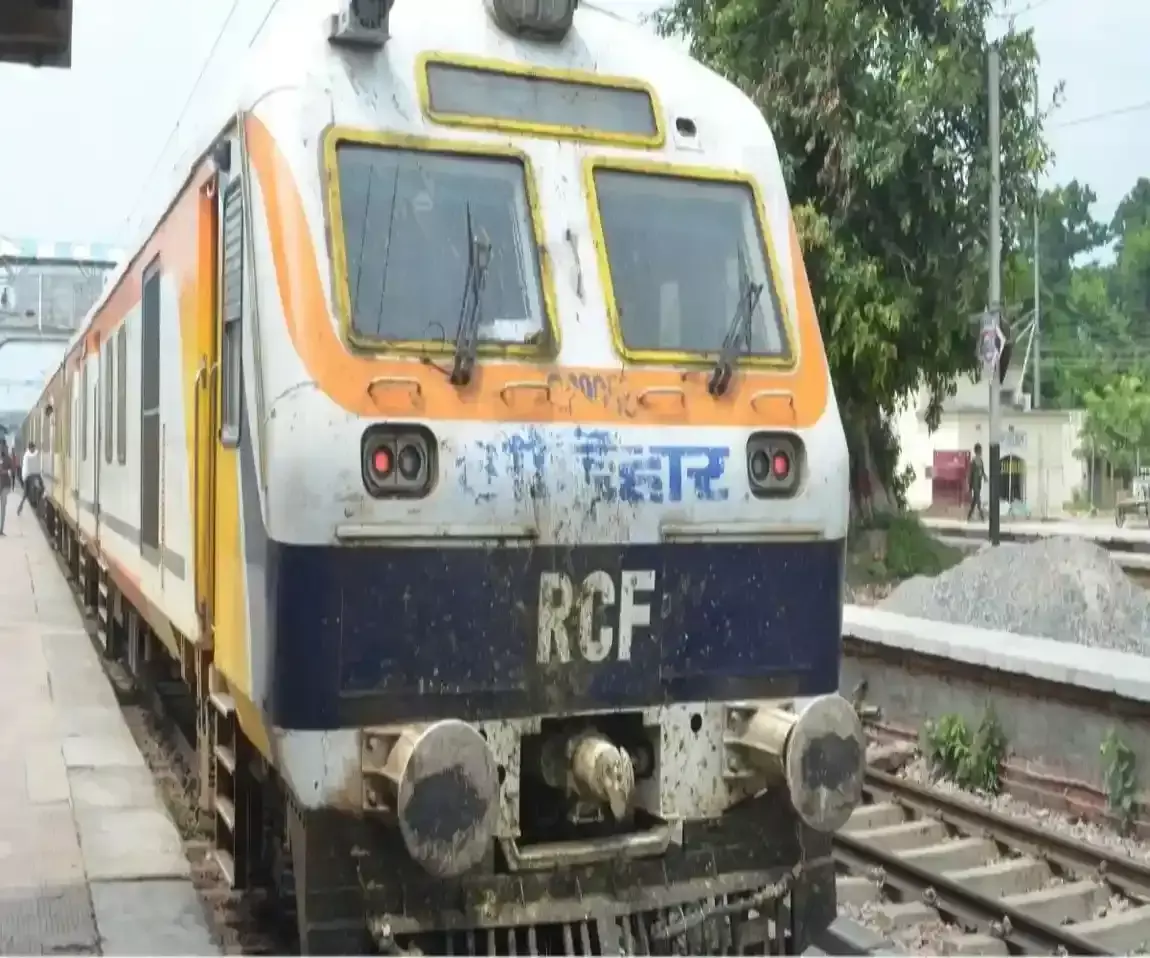 Rajdhani Express bomb threat: Railways on high alert, passengers panic Rajdhani Express bomb threat: Railways on high alert, passengers panic