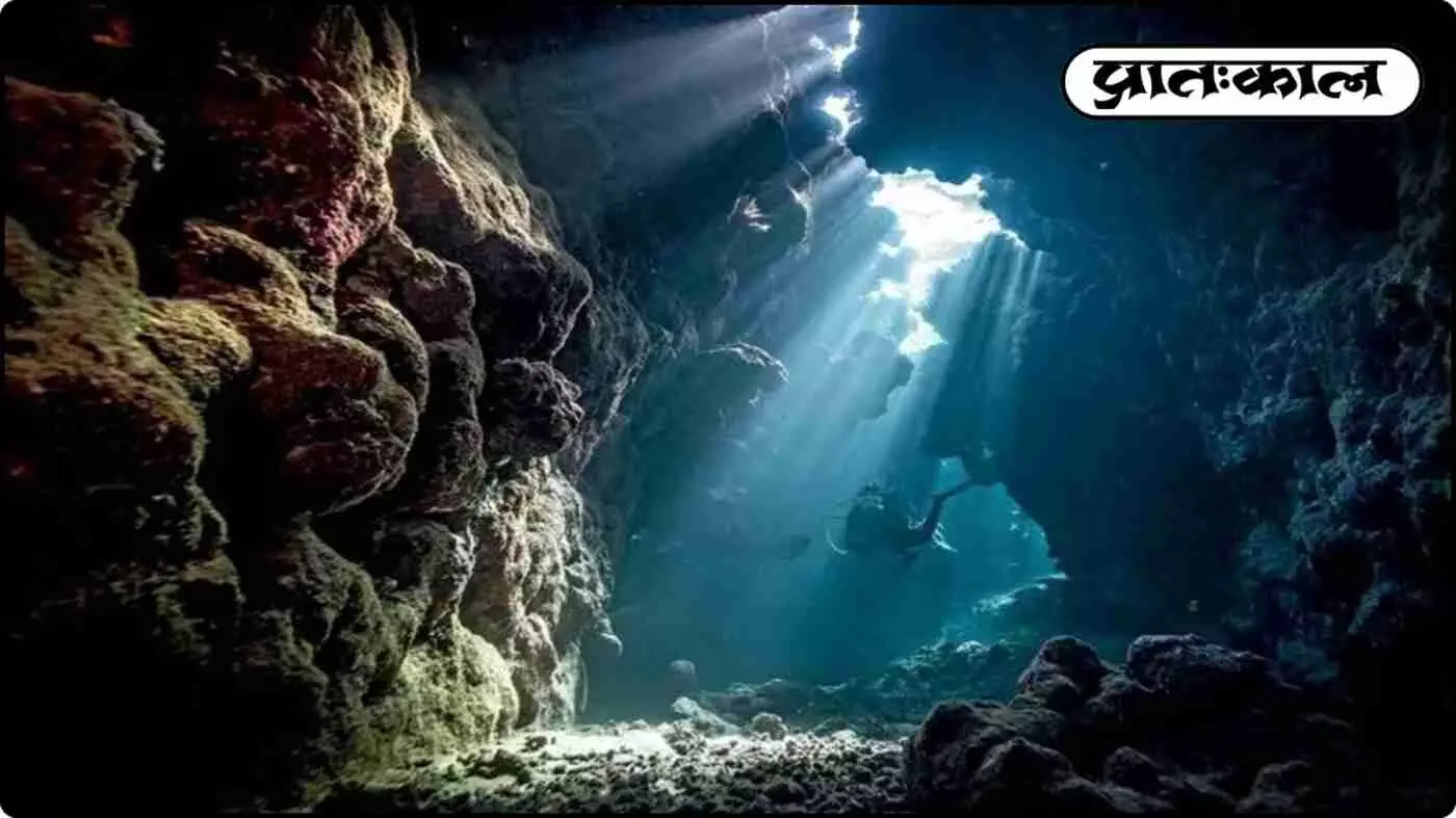 Deepest Place on Earth: जानिए कितनी गहराई में समा सकता है एवरेस्ट?
