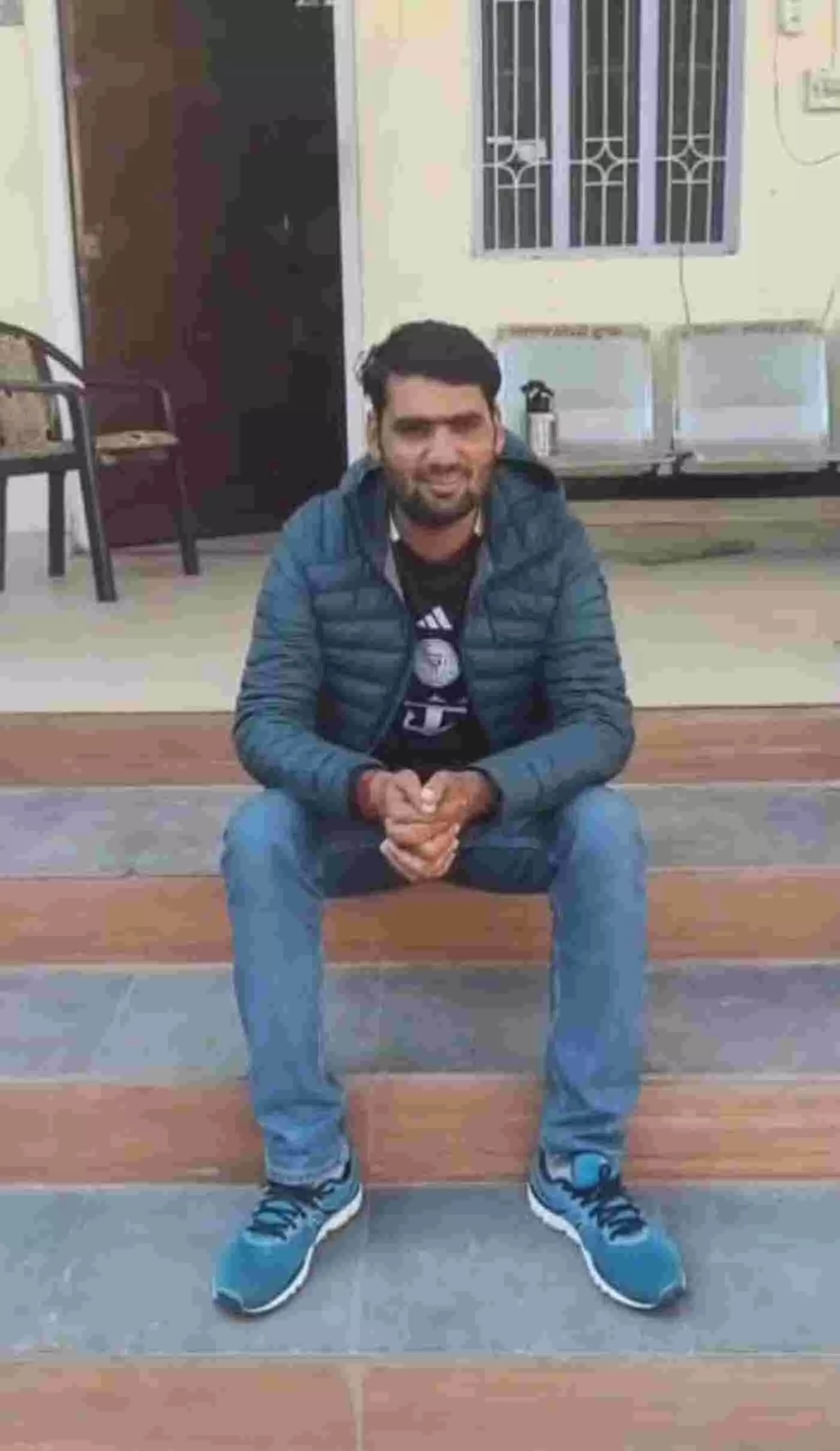 हिंडौन सिटी: खूनी संघर्ष मामले में घिरे बनकी सरपंच, नई मंडी पुलिस ने रेलवे स्टेशन से दबोचा हिंडौन सिटी: खूनी संघर्ष मामले में घिरे बनकी सरपंच, नई मंडी पुलिस ने रेलवे स्टेशन से दबोचा