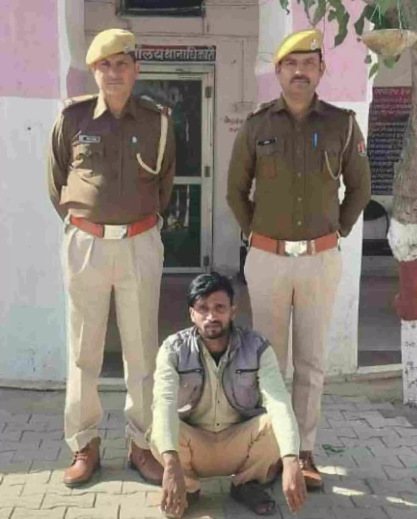 खण्डार पुलिस का साइबर ठगों पर बड़ा प्रहार: कमीशन के लालच में म्यूल अकाउंट देने वाला भरतलाल गुर्जर गिरफ्तार, लाखों का हुआ खुलासा