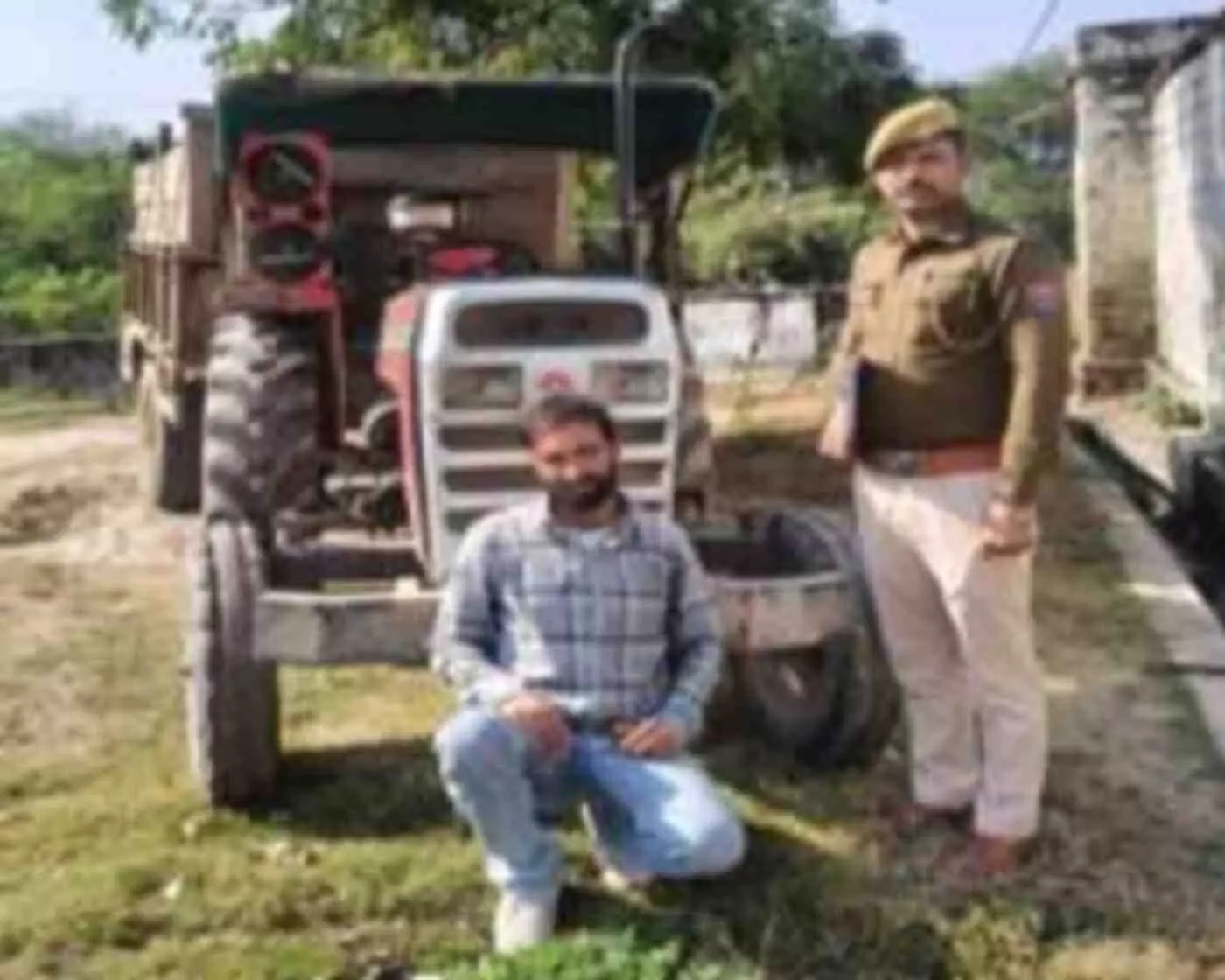 खण्डार में बनास बजरी माफिया पर पुलिस का बड़ा प्रहार, ट्रैक्टर-ट्रोली सहित चालक गिरफ्तार