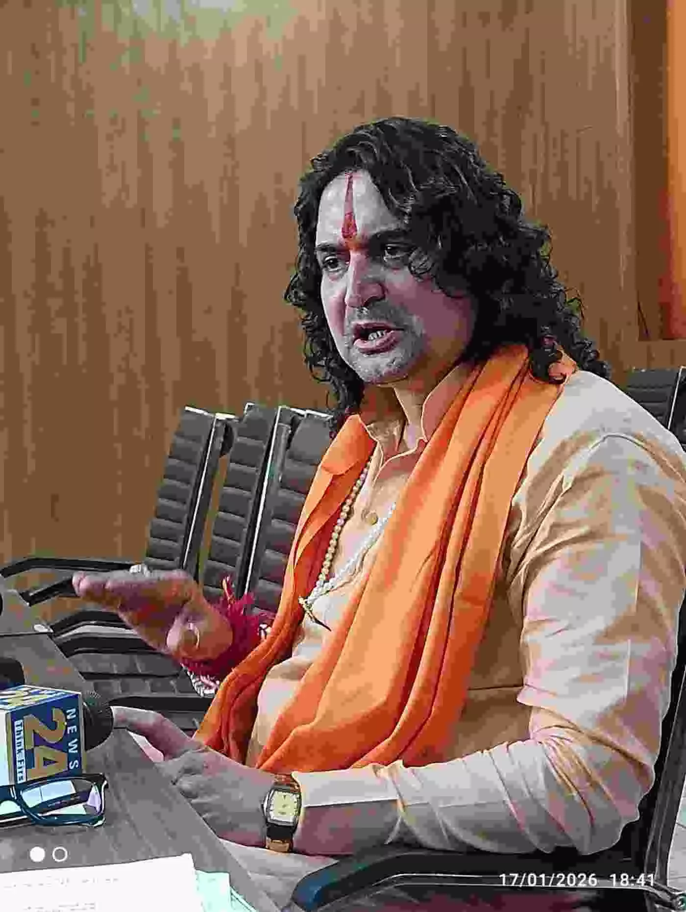 जयपुर में बड़ा सियासी धमाका: रोहिंग्या और घुसपैठियों के वोट कटने के डर से बौखलाई कांग्रेस, स्वामी बालमुकुंदाचार्य का तीखा प्रहार