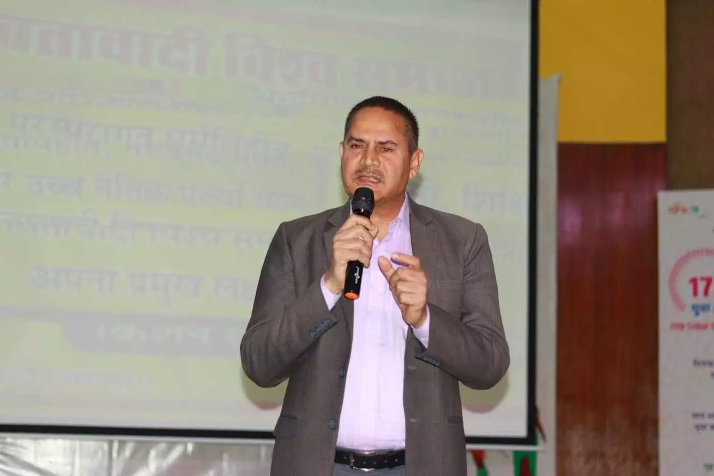 जयपुर की हुंकार: आदिवासी युवाओं ने युवा संसद में दिखाया नेतृत्व का दम, IPS किशन सहाय ने पाखंड छोड़ वैज्ञानिक सोच अपनाने का दिया संदेश