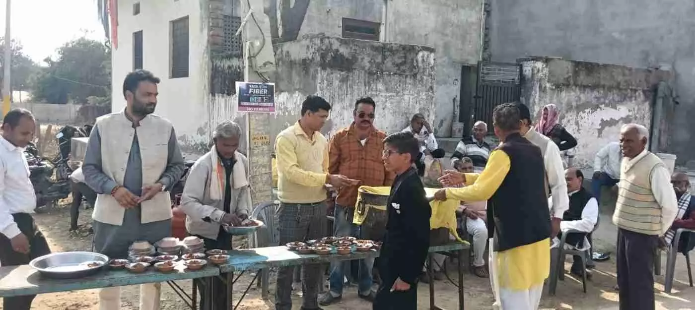 जयपुर के सिरसी रोड पर उमड़ा श्रद्धा का सैलाब: कन्डेरेश्वर महादेव मंदिर में गूंजे गायत्री मंत्र, हजारों ने पाया पौष बड़ा का दिव्य प्रसाद