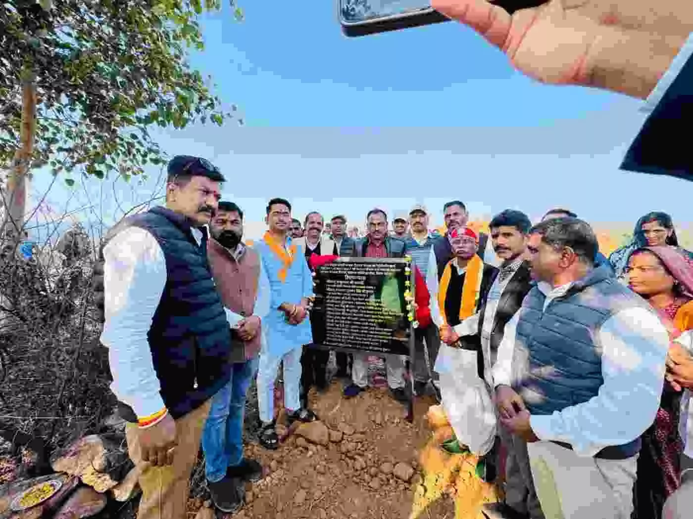 झाड़ोल में जल क्रांति: मंत्री बाबूलाल खराड़ी ने किया 19.65 करोड़ की पेयजल योजना का शिलान्यास, गोगला और गोराणा की प्यास बुझाएगा मानसी वाकल का पानी