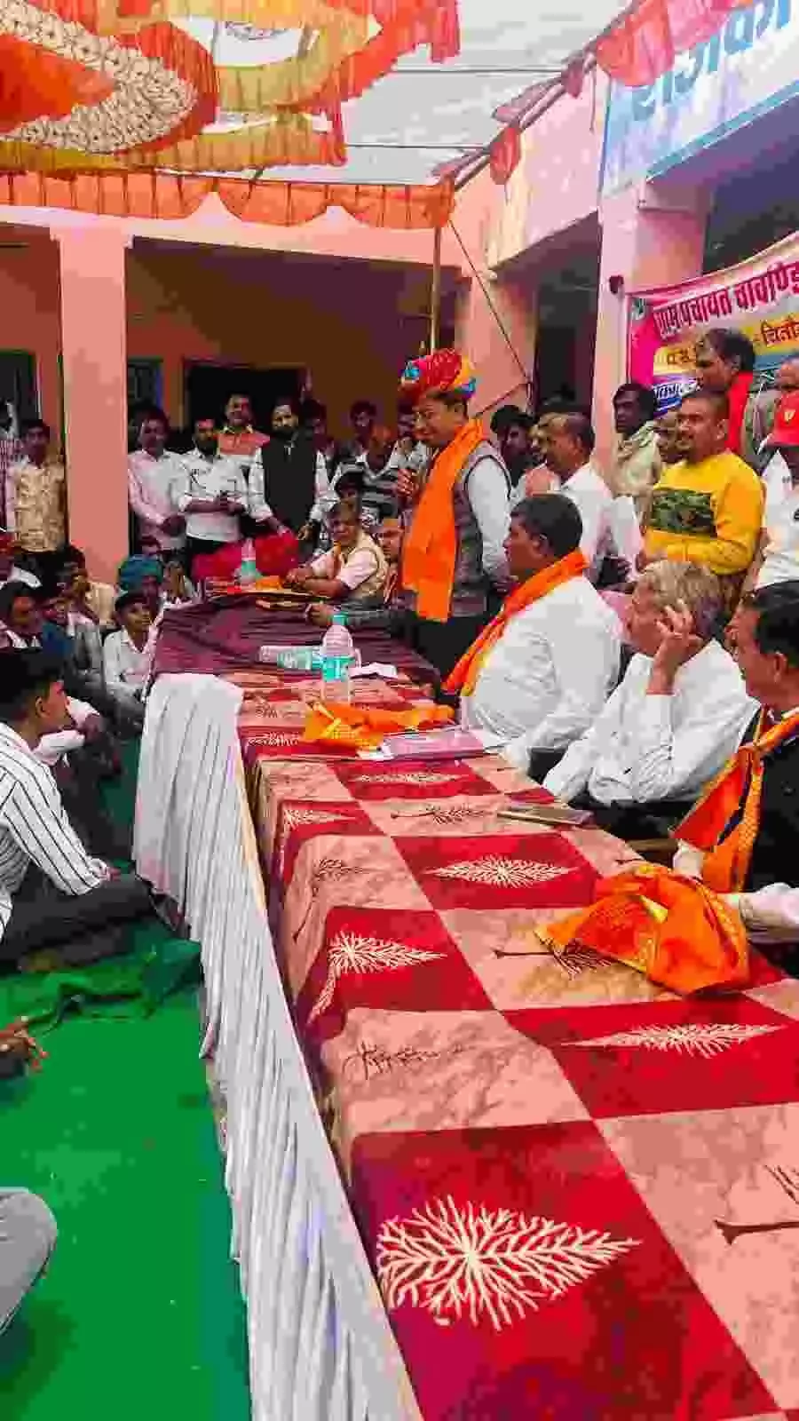 बेगूँ: चावण्डिया सेकेंड में उमड़ा जनसैलाब, विधायक डॉ. सुरेश धाकड़ का शाही स्वागत और सौगातों की बौछार