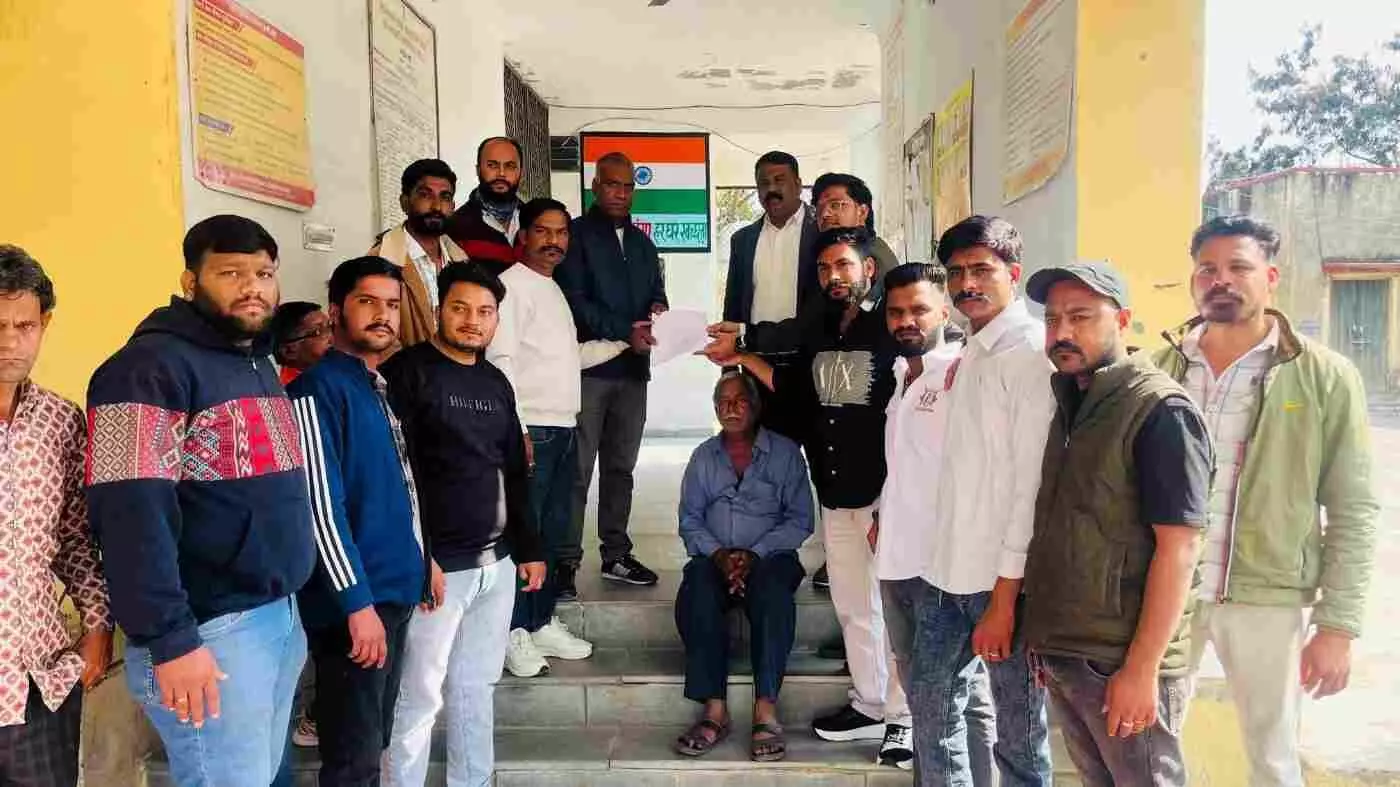 आमेट उप जिला चिकित्सालय बना अव्यवस्थाओं का केंद्र: आक्रोशित नगरवासियों ने एसडीएम को सौंपा ज्ञापन, सात दिन में आंदोलन की चेतावनी आमेट उप जिला चिकित्सालय बना अव्यवस्थाओं का केंद्र: आक्रोशित नगरवासियों ने एसडीएम को सौंपा ज्ञापन, सात दिन में आंदोलन की चेतावनी