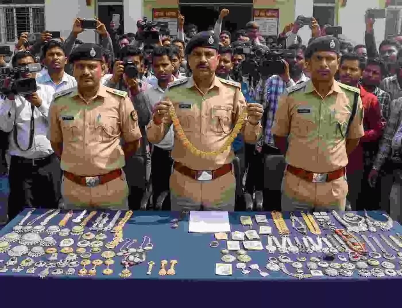 Ai generated image.भीलवाड़ा: 20 लाख की बड़ी चोरी का सनसनीखेज खुलासा, पुलिस ने चोरों के साथ माल खरीदने वाले सौदागर को भी दबोचा