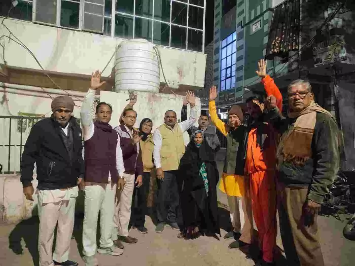 बारां में कड़ाके की ठंड के बीच मानवता की गर्माहट: महाराणा प्रताप सेवा संघ ने झुग्गी-झोपड़ियों में बांटे कंबल बारां में कड़ाके की ठंड के बीच मानवता की गर्माहट: महाराणा प्रताप सेवा संघ ने झुग्गी-झोपड़ियों में बांटे कंबल
