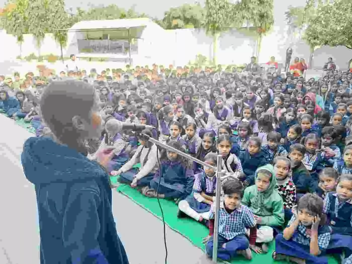 कानोद: तुलसी अमृत विद्यालया में युवा सप्ताह के भव्य समापन समारोह में बेटी हूं जीने दो गीत की गूंज ने सभी की आंखों में आंसू ला दिए।