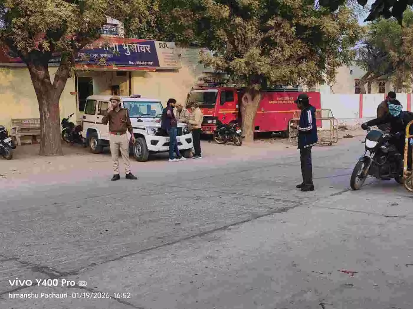 भुसावर में यातायात नियमों की अनदेखी करने वालों पर पुलिस का डंडा, मची खलबली: चालान कटते देख रास्ता बदलते नजर आए वाहन चालक
