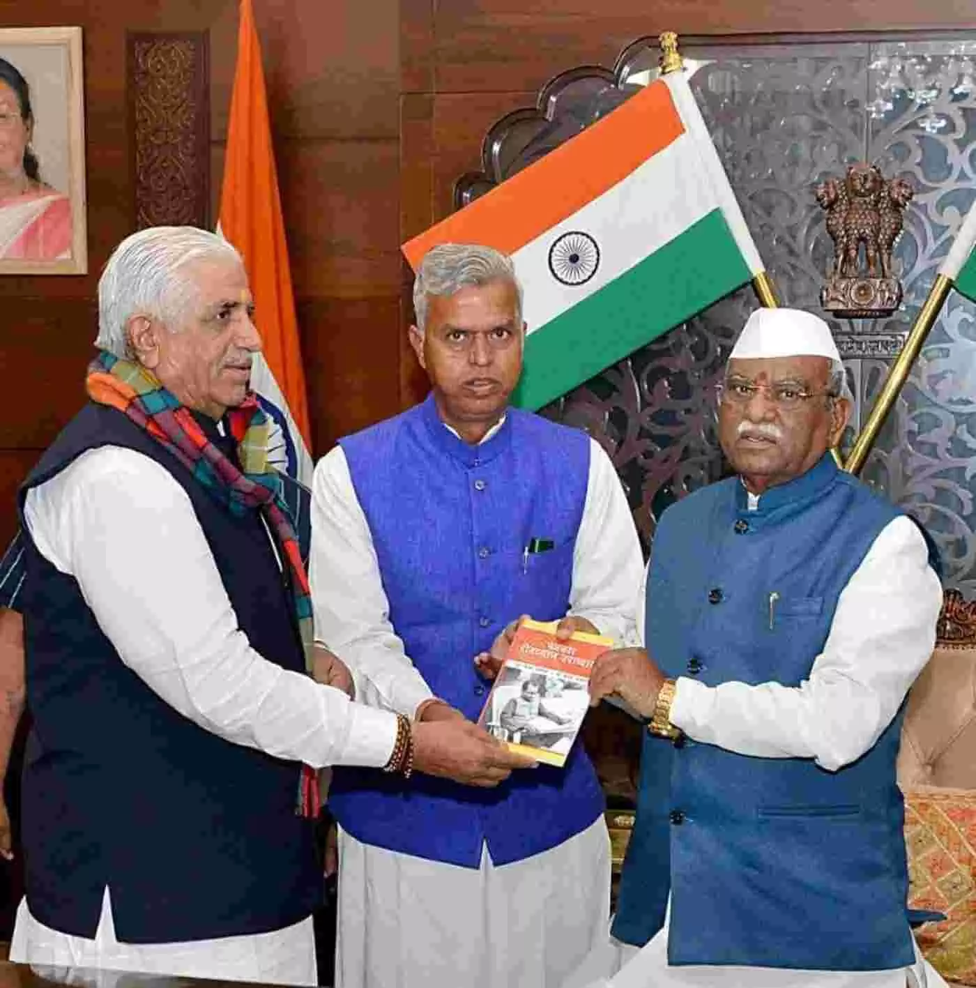जयपुर: राजभवन में गूंजी पंडित दीनदयाल उपाध्याय की वैचारिक विरासत, पूर्व विधायक जोशी और डॉ. विप्लवी ने राज्यपाल से की विशेष भेंट
