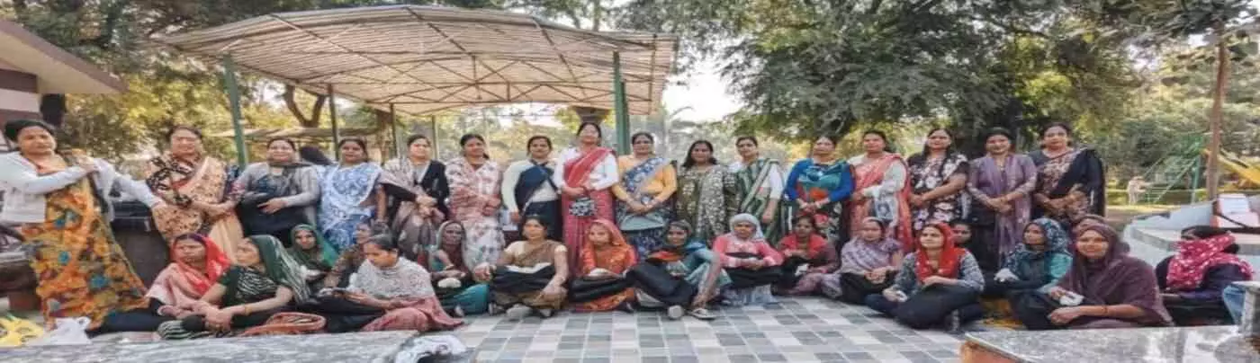 बारां में कड़ाके की ठंड के बीच अग्रवाल महिला संगठन ने दिखाई इंसानियत, घरेलू कामगार महिलाओं के खिले चेहरे बारां में कड़ाके की ठंड के बीच अग्रवाल महिला संगठन ने दिखाई इंसानियत, घरेलू कामगार महिलाओं के खिले चेहरे