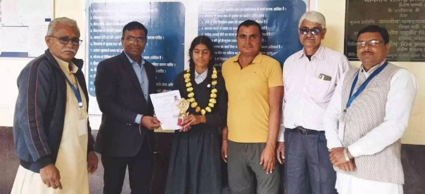 बारां: सीसवाली की नेहा मीणा ने बढ़ाया जिले का मान, पद्माक्षी पुरस्कार से नवाजी गईं होनहार बिटिया बारां: सीसवाली की नेहा मीणा ने बढ़ाया जिले का मान, पद्माक्षी पुरस्कार से नवाजी गईं होनहार बिटिया