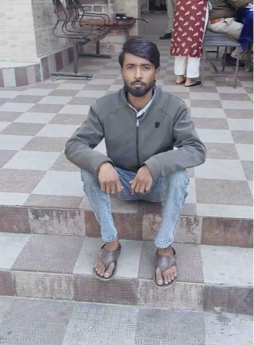 बारां में सनसनी: 20 लाख की फिरौती के लिए घर में घुसकर अंधाधुंध फायरिंग, एक आरोपी दबोचा बारां में सनसनी: 20 लाख की फिरौती के लिए घर में घुसकर अंधाधुंध फायरिंग, एक आरोपी दबोचा