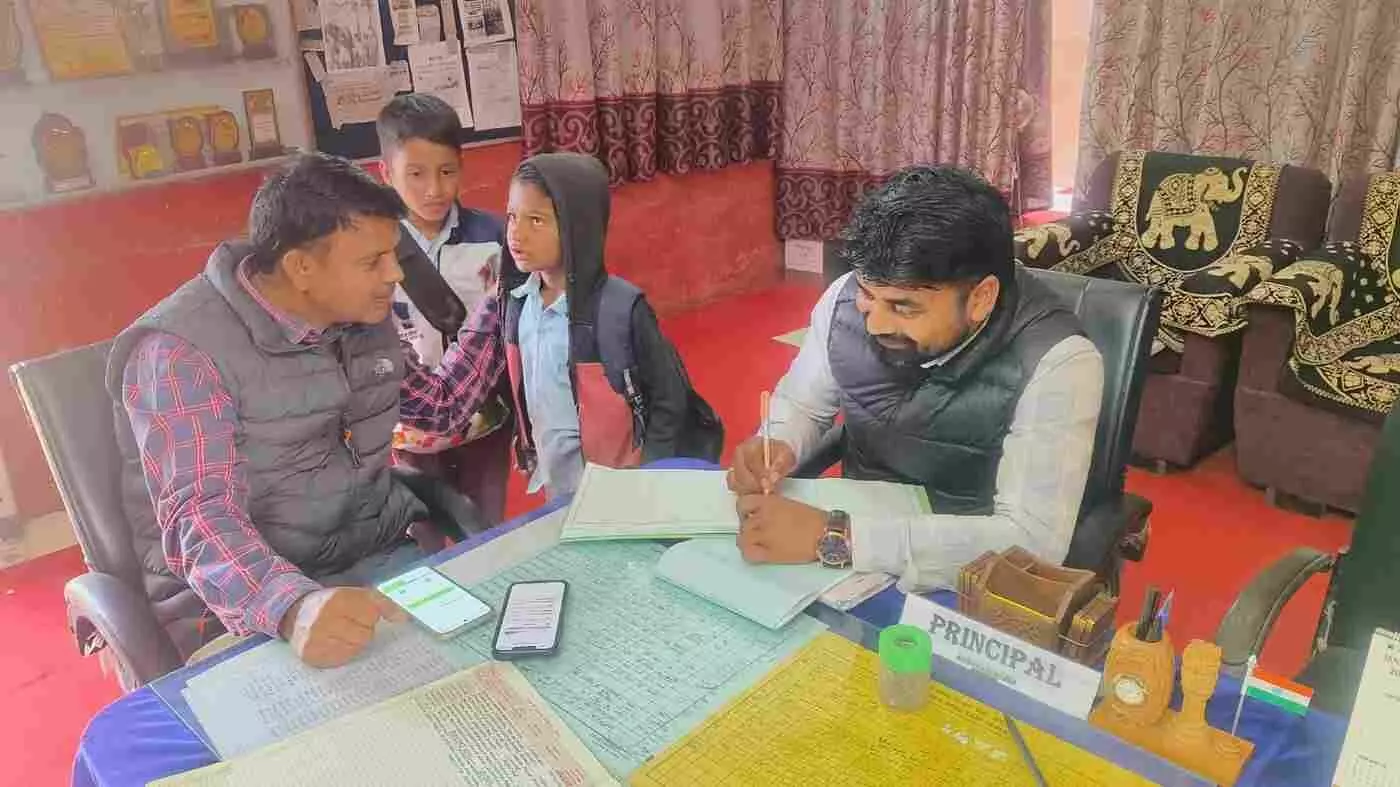 सलूम्बर: शिक्षा के क्षेत्र में लसाडिया का बढ़ता दबदबा, संदर्भ व्यक्ति राजेंद्र मीणा ने परखी स्कूल की गुणवत्ता सलूम्बर: शिक्षा के क्षेत्र में लसाडिया का बढ़ता दबदबा, संदर्भ व्यक्ति राजेंद्र मीणा ने परखी स्कूल की गुणवत्ता