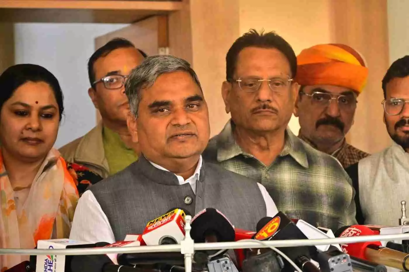 जयपुर: सहकारिता मंत्री गौतम दक का कांग्रेस पर तीखा प्रहार, बोले- जनता के बीच रहने वाली सरकार है भाजपा, होटलों में कैद रहने वाली नहीं