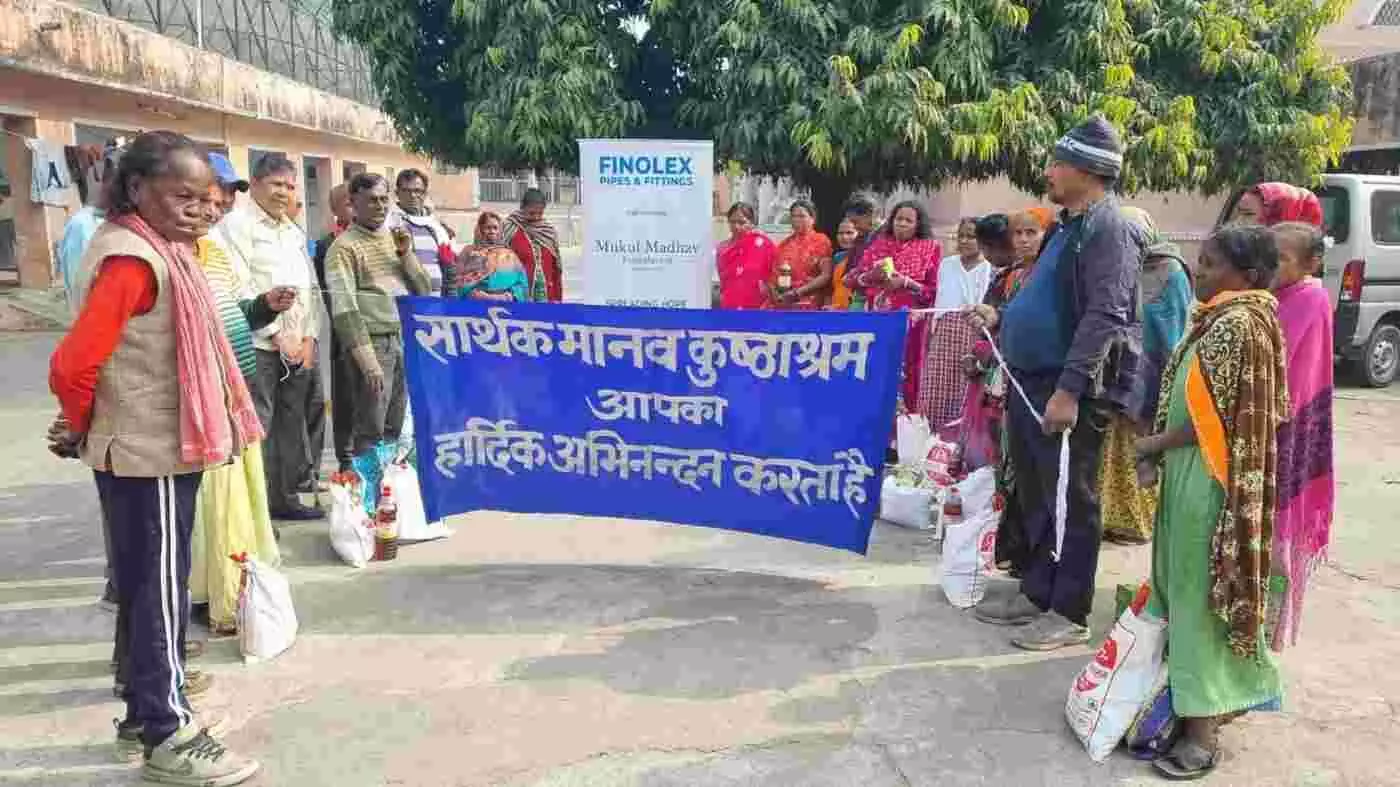 गुलाबी नगरी में मानवता की मिसाल: कुष्ठ आश्रम के परिवारों के लिए उम्मीद की किरण बना मुकुल माधव फाउंडेशन