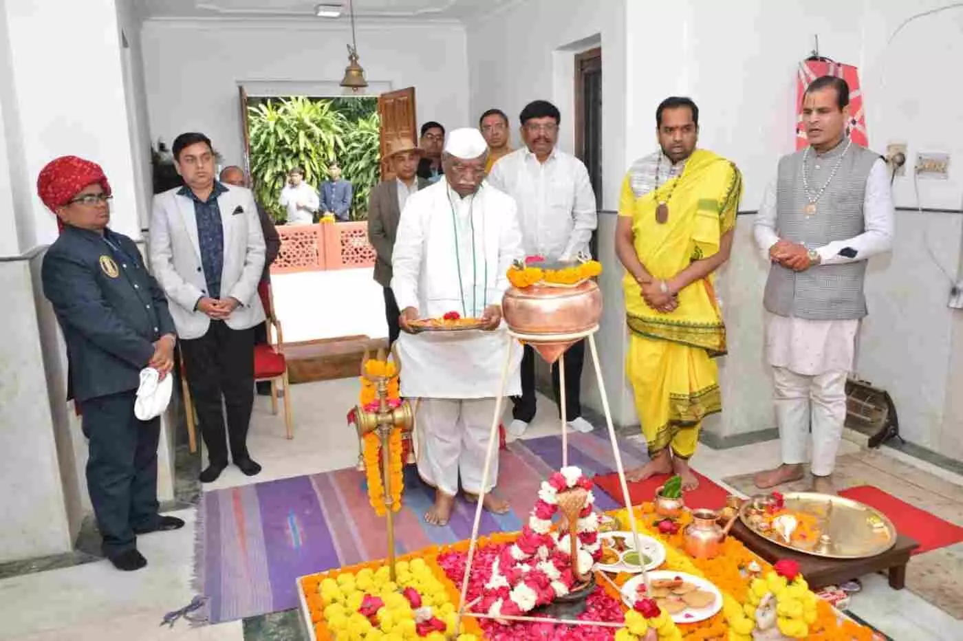 जयपुर: राजभवन के शिवालय में गूंजे हर-हर महादेव, राज्यपाल हरिभाऊ बागडे ने लोककल्याण के लिए किया जलाभिषेक