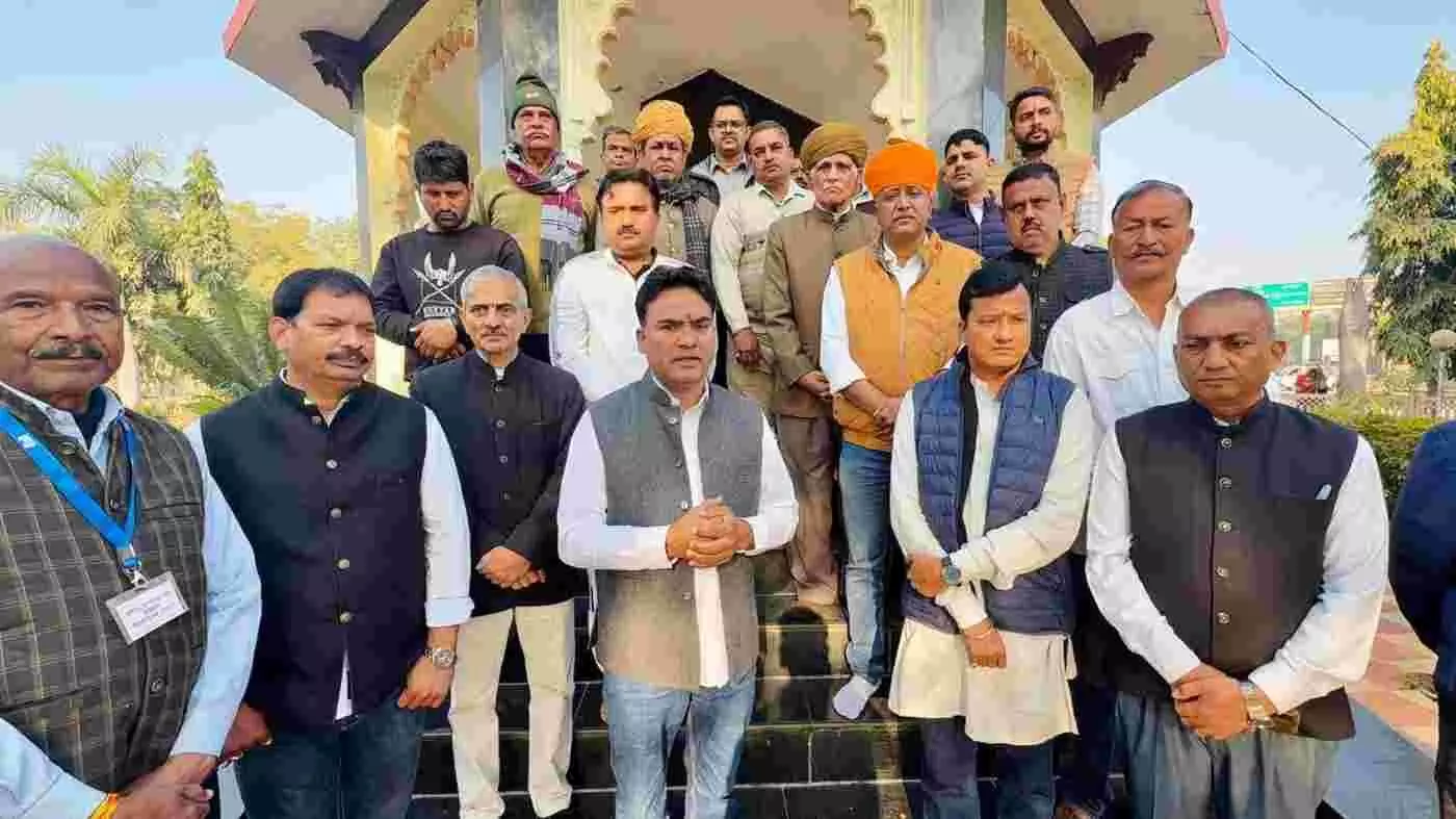 चित्तौड़गढ़ में गूंजा महाराणा प्रताप का शौर्य: 429वीं पुण्यतिथि पर उमड़ा जनसैलाब, विधायक आक्या ने फहराया केसरिया ध्वज