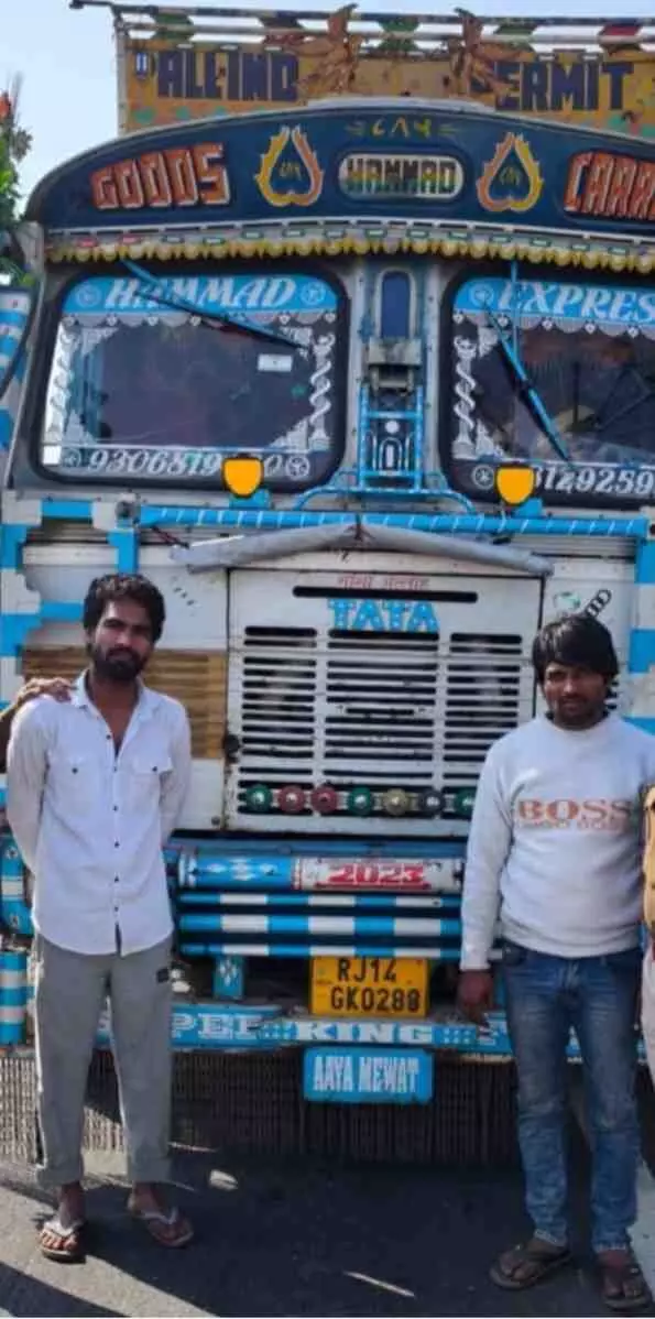 चित्तौड़गढ़: पुलिस की बड़ी स्ट्राइक, ट्रक में तस्करी कर ले जाई जा रही 135 क्विंटल अवैध खैर की लकड़ी बरामद, दो गिरफ्तार