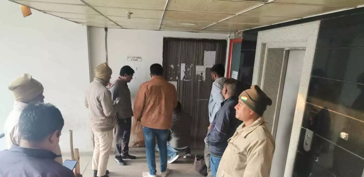 जयपुर में नगर निगम का बड़ा एक्शन: करोड़ों के बकाया टैक्स पर बरपा सरकारी हथौड़ा, पांच संपत्तियों की कुर्की से मचा हड़कंप