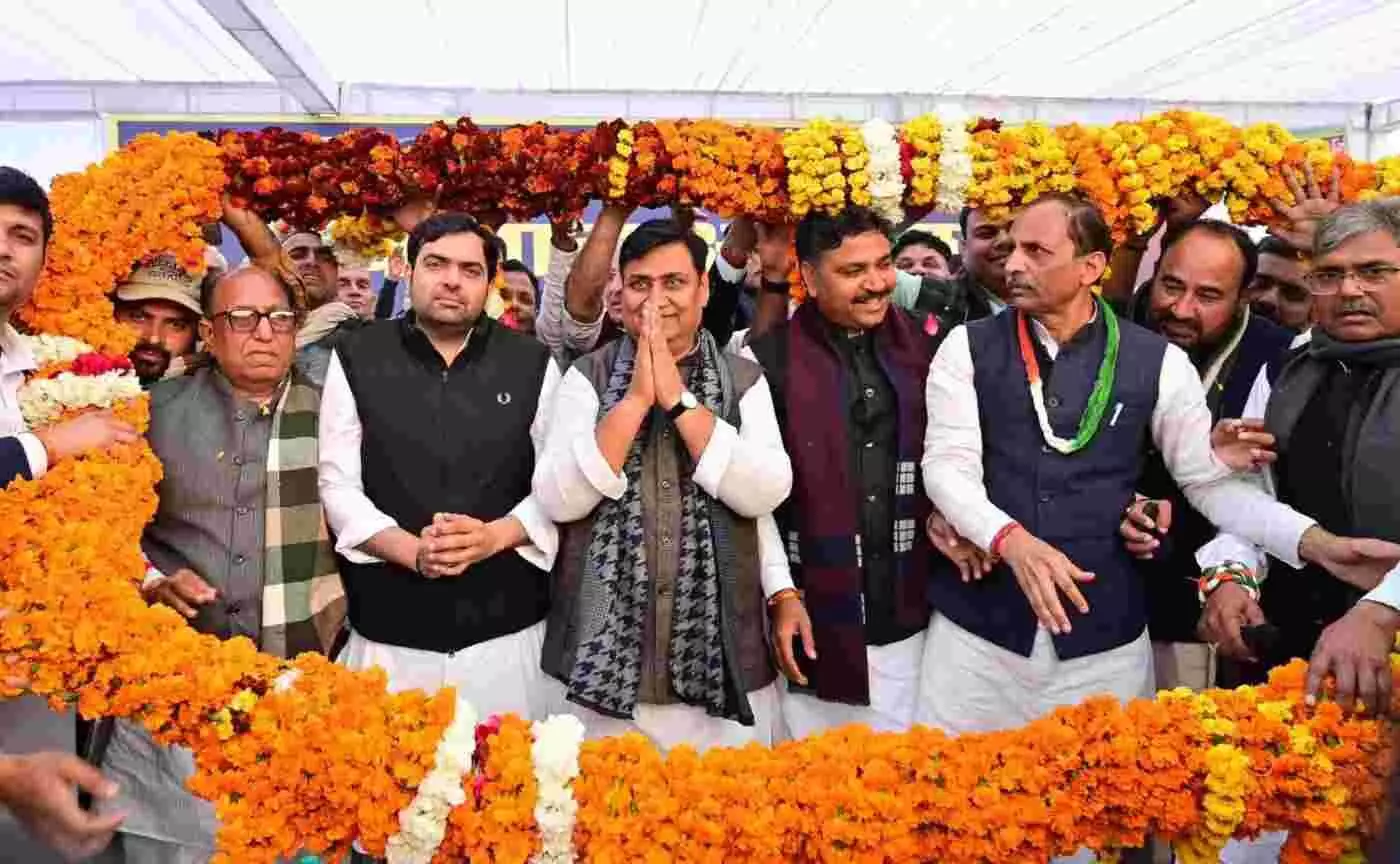 करौली में गरजी कांग्रेस: डोटासरा और जूली का सरकार पर तीखा प्रहार, किसानों की जमीन और पहाड़ों को बचाने का लिया संकल्प करौली में गरजी कांग्रेस: डोटासरा और जूली का सरकार पर तीखा प्रहार, किसानों की जमीन और पहाड़ों को बचाने का लिया संकल्प