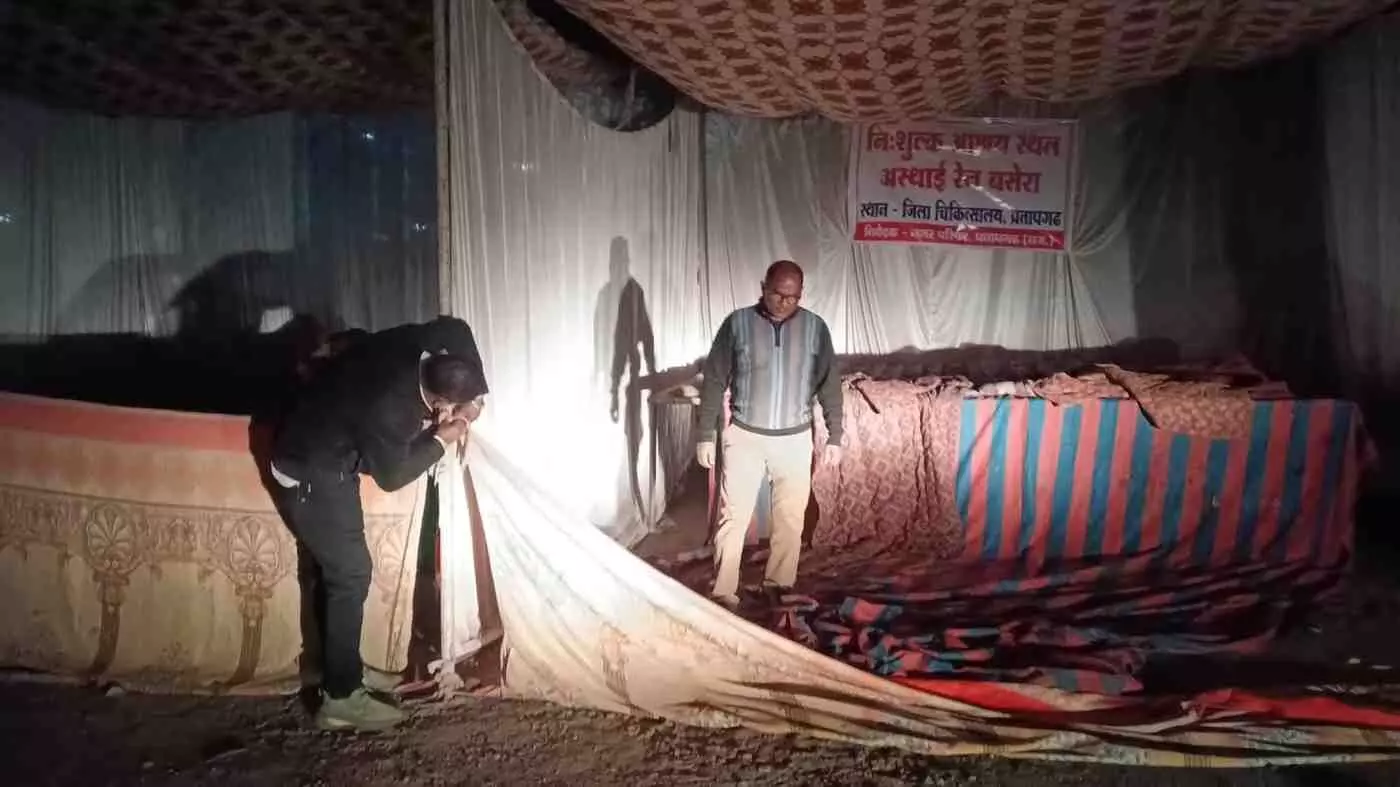 प्रतापगढ़: रैन बसेरा में इंसानों की जगह कुत्तों का कब्जा, न्यायाधीश के औचक निरीक्षण में खुली नगर परिषद के दावों की पोल