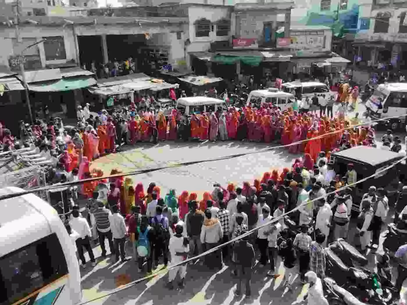 झाड़ोल में मां श्रीयादे जयंती पर उमड़ा आस्था का सैलाब: मिट्टी के चाक से निकली भव्य शोभायात्रा में थिरका मेवाड़ा प्रजापत समाज