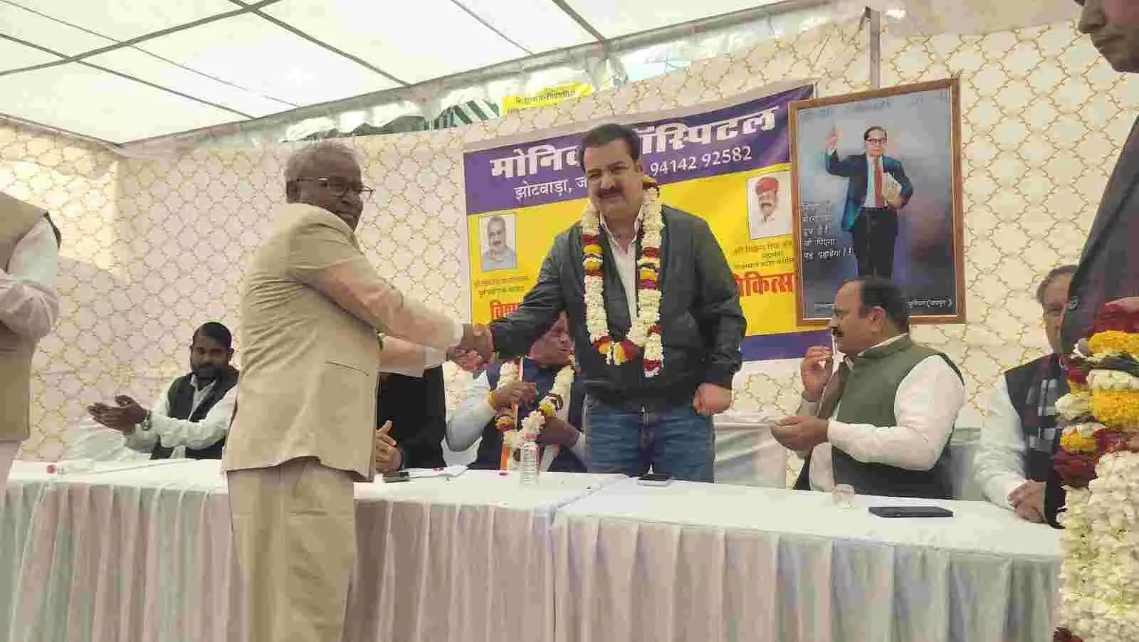 जयपुर के वार्ड 31 में उमड़ा जनसैलाब: पार्षद लादूराम दुलारिया के नेतृत्व में लगा विशाल निशुल्क चिकित्सा शिविर जयपुर के वार्ड 31 में उमड़ा जनसैलाब: पार्षद लादूराम दुलारिया के नेतृत्व में लगा विशाल निशुल्क चिकित्सा शिविर