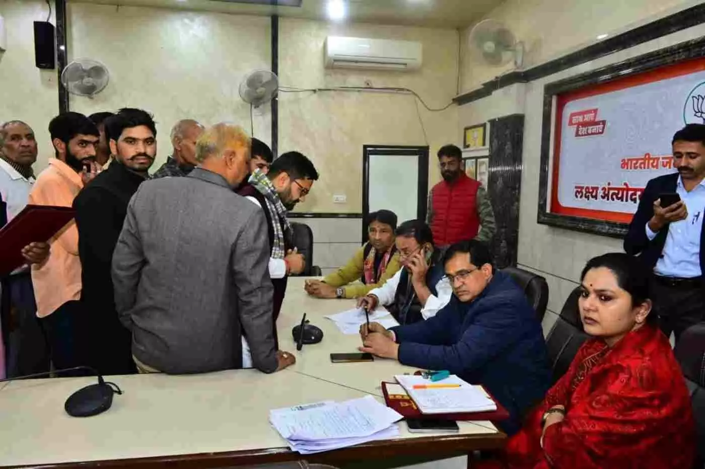 जयपुर में गूंजी भाजपा की हुंकार: मंत्री जोगाराम पटेल बोले— विकास का तीसरा माइलस्टोन बनेगा आगामी बजट, विपक्ष को दी मर्यादा की नसीहत जयपुर में गूंजी भाजपा की हुंकार: मंत्री जोगाराम पटेल बोले— विकास का तीसरा माइलस्टोन बनेगा आगामी बजट, विपक्ष को दी मर्यादा की नसीहत