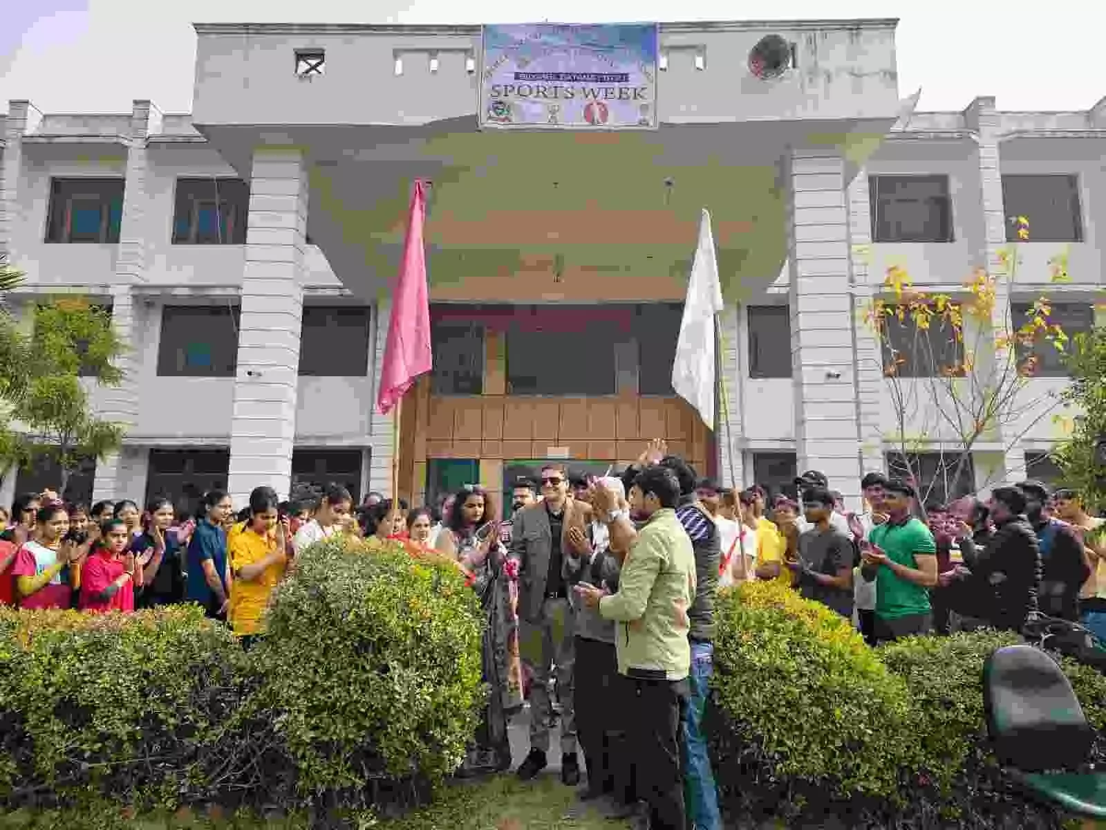 बयाना के नृसिंह कॉलेज में खेलकूद का महाकुंभ शुरू: जीत के जोश और जुनून के साथ खिलाड़ियों ने दिखाया दम