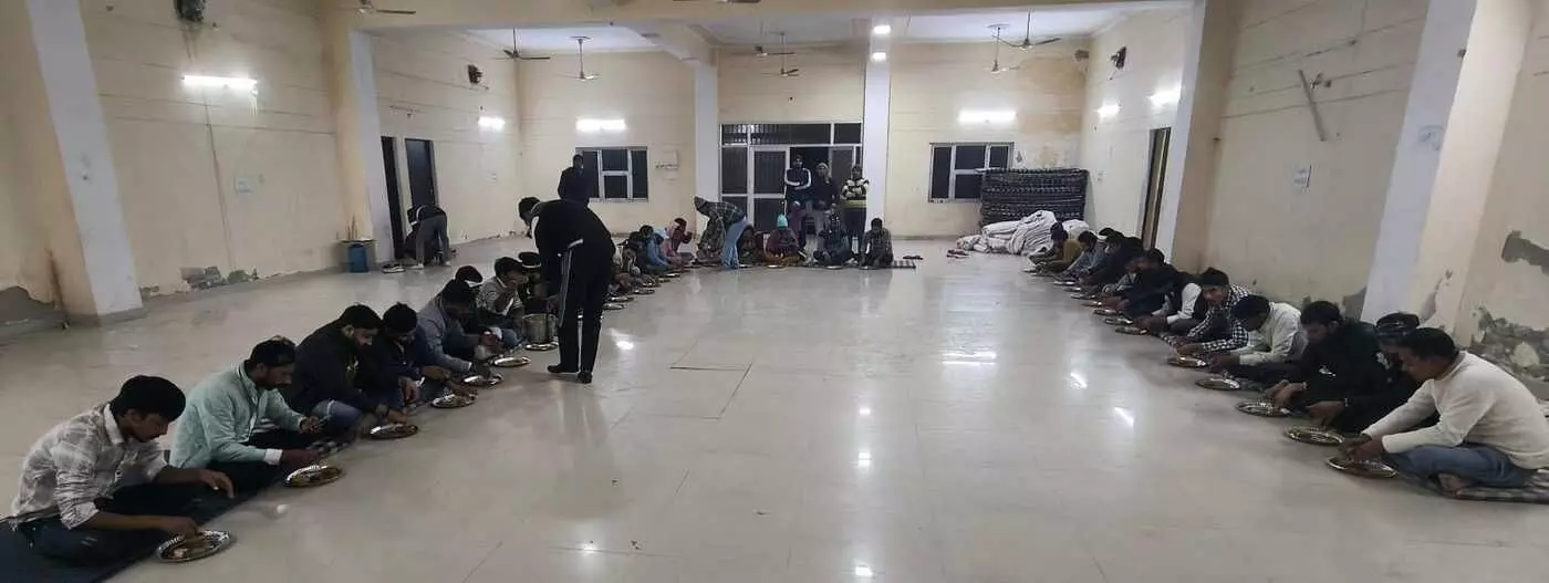 भरतपुर में राष्ट्रीय मीणा महासभा का मानवतावादी चेहरा: परीक्षार्थियों के लिए बिछा दीं पलक-पांवड़े, सेवा के साथ लिया समाज सुधार का संकल्प भरतपुर में राष्ट्रीय मीणा महासभा का मानवतावादी चेहरा: परीक्षार्थियों के लिए बिछा दीं पलक-पांवड़े, सेवा के साथ लिया समाज सुधार का संकल्प