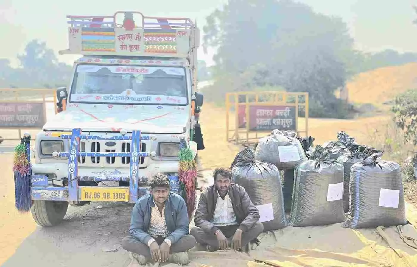चित्तौड़गढ़ में पुलिस का बड़ा प्रहार: नाकाबंदी के दौरान बोलेरो पिकअप से भारी मात्रा में डोडाचूरा बरामद, दो तस्कर दबोचे