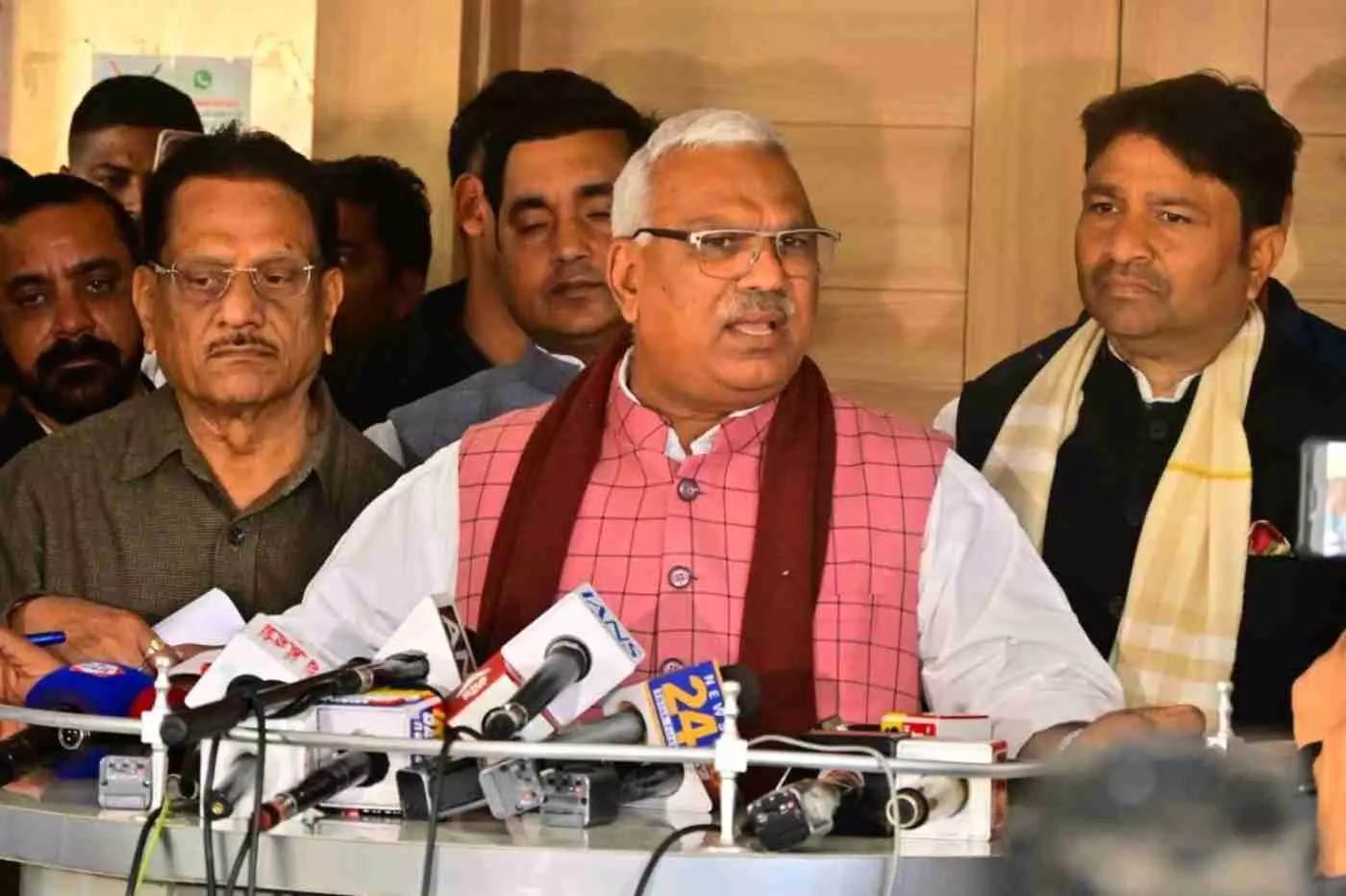 जयपुर में भजनलाल सरकार की धमक: भाजपा कार्यालय में उमड़ी भीड़, कांग्रेस कार्यकर्ता भी न्याय की आस में पहुंचे