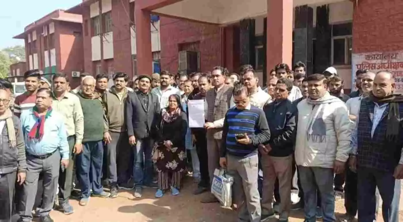 बारां में अधिवक्ता पर खूनी संघर्ष: नामदेव समाज का फूटा गुस्सा, एसपी कार्यालय घेरा