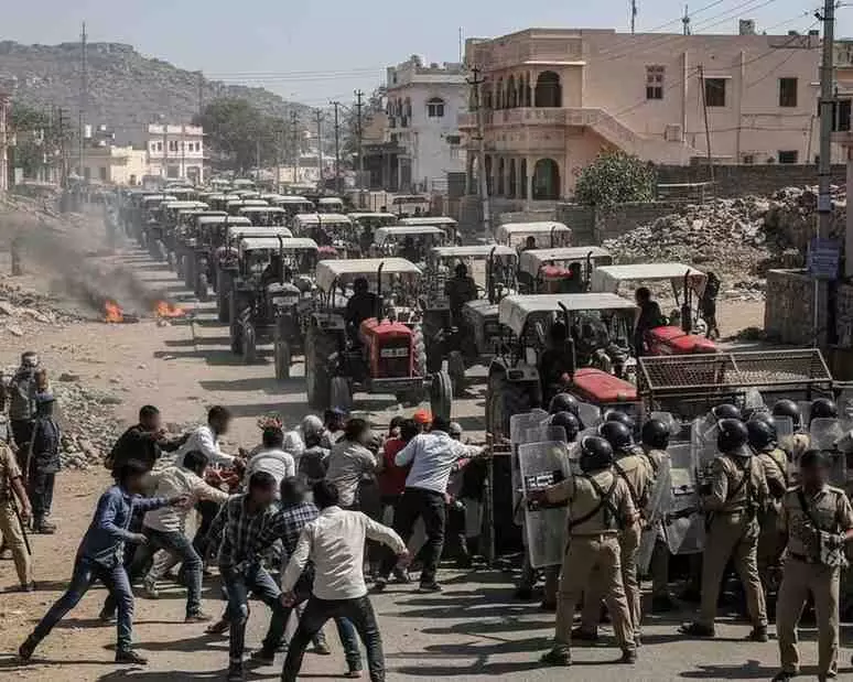 Ai generated image-सवाई माधोपुर में ट्रैक्टर मार्च के दौरान भारी हंगामा: पुलिस पर पथराव के बाद प्रशासन ने दिखाया सख्त रुख