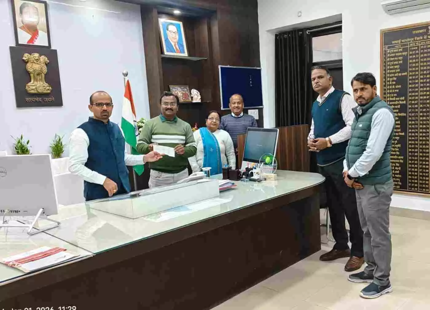 सवाई माधोपुर के इस प्रधानाचार्य ने पेश की मिसाल: वादे को निभाने के लिए दान किए अपनी गाढ़ी कमाई के 1.11 लाख रुपये