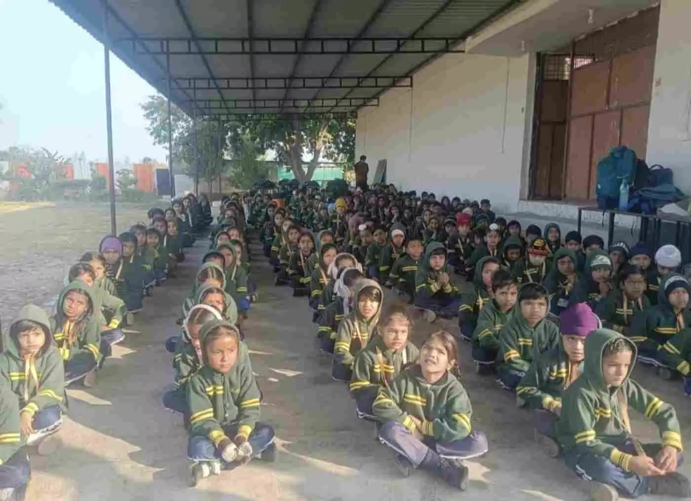 बारां में रंगोली के रंगों से उकेरी गई जीवन की सुरक्षा, विद्यार्थियों ने दिया यातायात नियमों का अनूठा संदेश