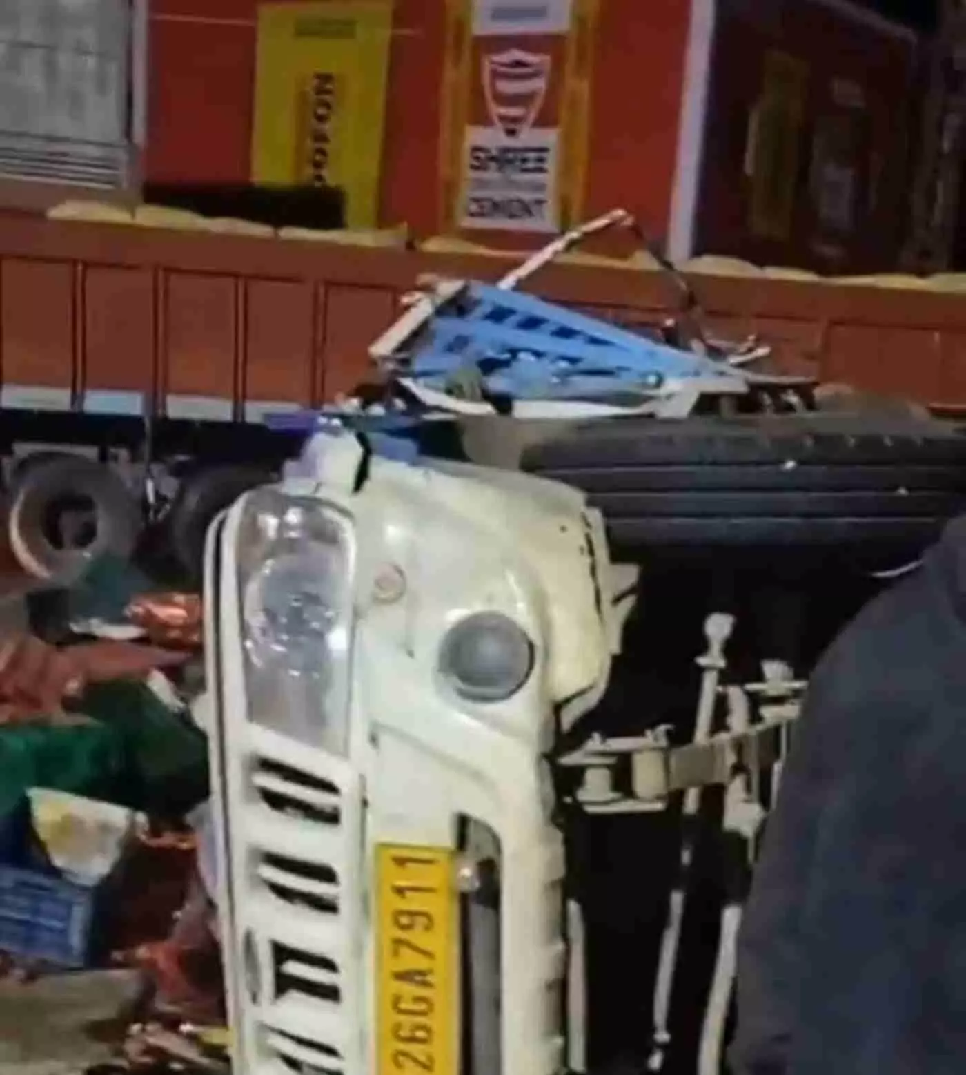रायपुर/बर: NH-25 पर चीख-पुकार, टमाटर से भरी पिकअप के उड़े परखचे, ट्रेलर से भिड़ंत में चालक लहूलुहान रायपुर/बर: NH-25 पर चीख-पुकार, टमाटर से भरी पिकअप के उड़े परखचे, ट्रेलर से भिड़ंत में चालक लहूलुहान