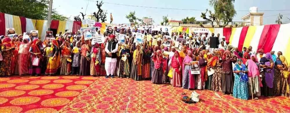 ब्यावर: मनरेगा के वजूद पर मंडराते संकट के खिलाफ बर में फूटा जन-आक्रोश, जन संग्राम रैली से सरकार को दी सीधी चेतावनी ब्यावर: मनरेगा के वजूद पर मंडराते संकट के खिलाफ बर में फूटा जन-आक्रोश, जन संग्राम रैली से सरकार को दी सीधी चेतावनी