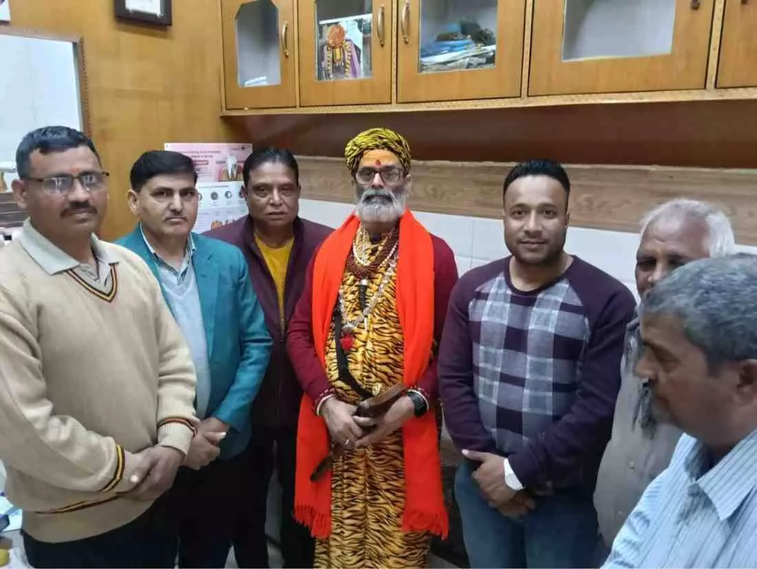 भरतपुर: मालेगांव ब्लास्ट के दंश से मुक्त हुए महामंडलेश्वर सुधाकर पुरी का भव्य स्वागत, जेल की यातनाएं सुन सिहर उठे लोग भरतपुर: मालेगांव ब्लास्ट के दंश से मुक्त हुए महामंडलेश्वर सुधाकर पुरी का भव्य स्वागत, जेल की यातनाएं सुन सिहर उठे लोग