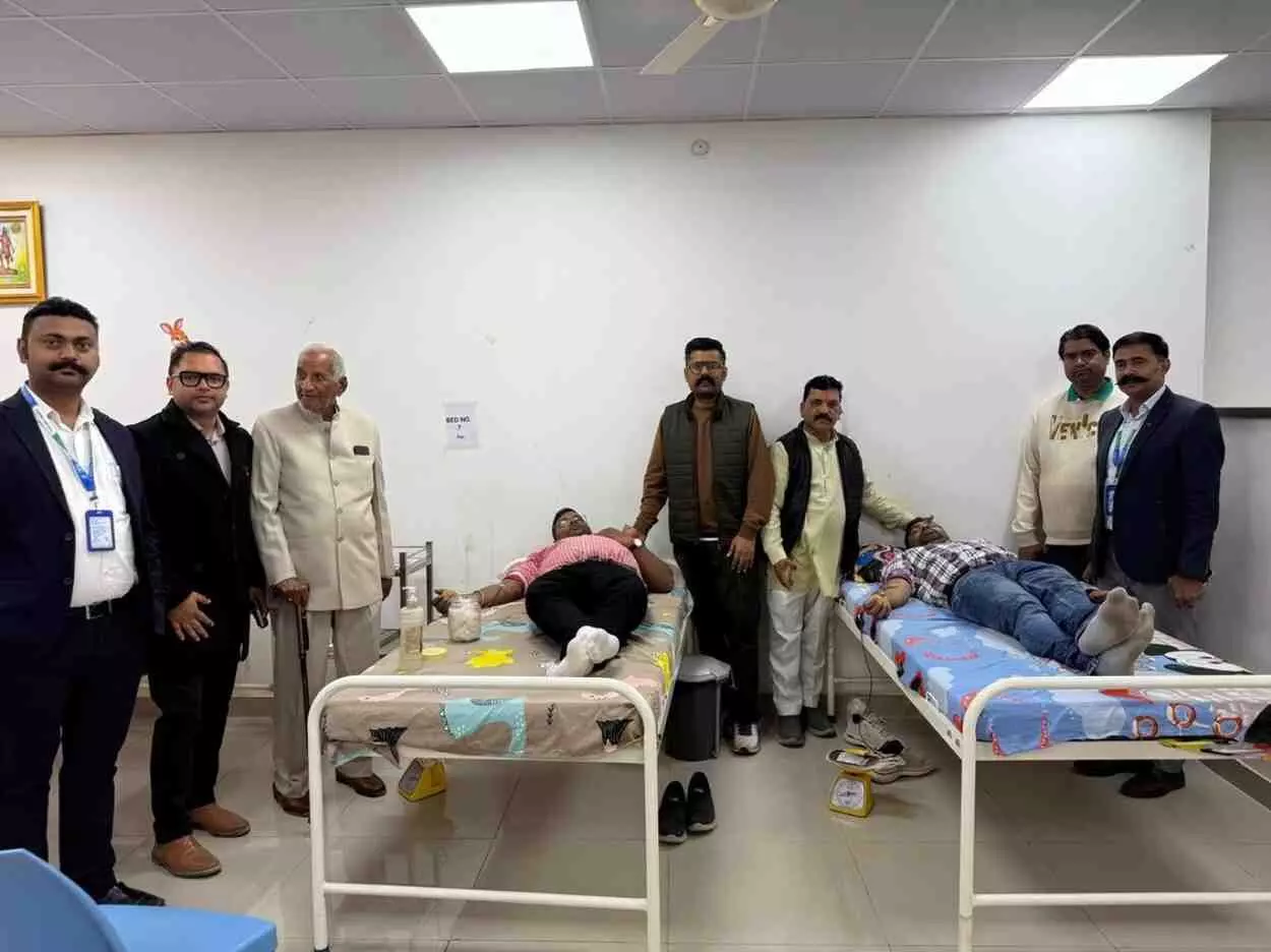 सवाई माधोपुर में उमड़ा सेवा का सैलाब: फर्स्ट लाफ पॉलीक्लीनिक की दूसरी वर्षगांठ पर 41 यूनिट रक्तदान से बचाई जाएगी दर्जनों जान