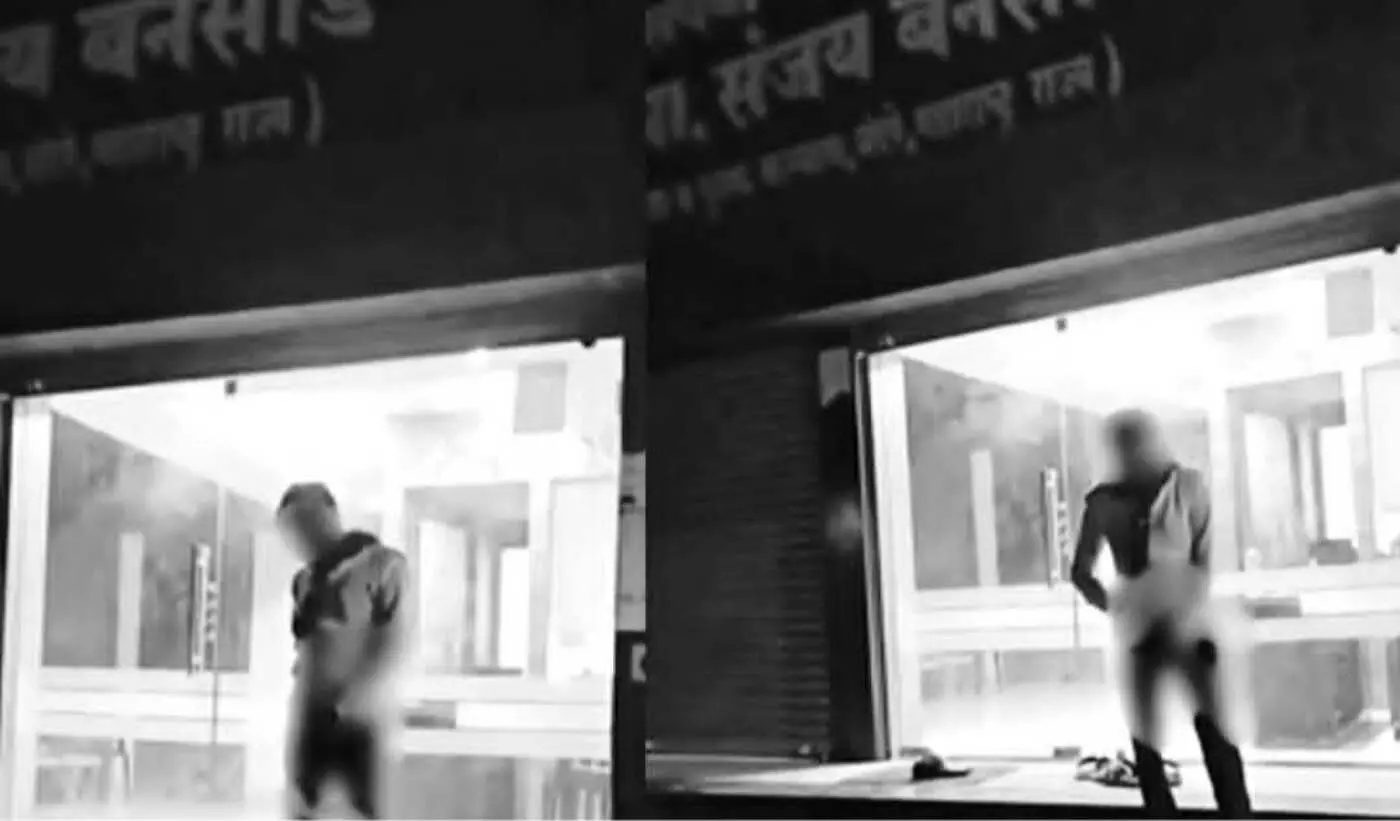 उदगीर में लोकतंत्र शर्मसार: टिकट न मिलने से भड़के युवक ने विधायक कार्यालय के सामने की अशोभनीय हरकत, इलाके में सनसनी